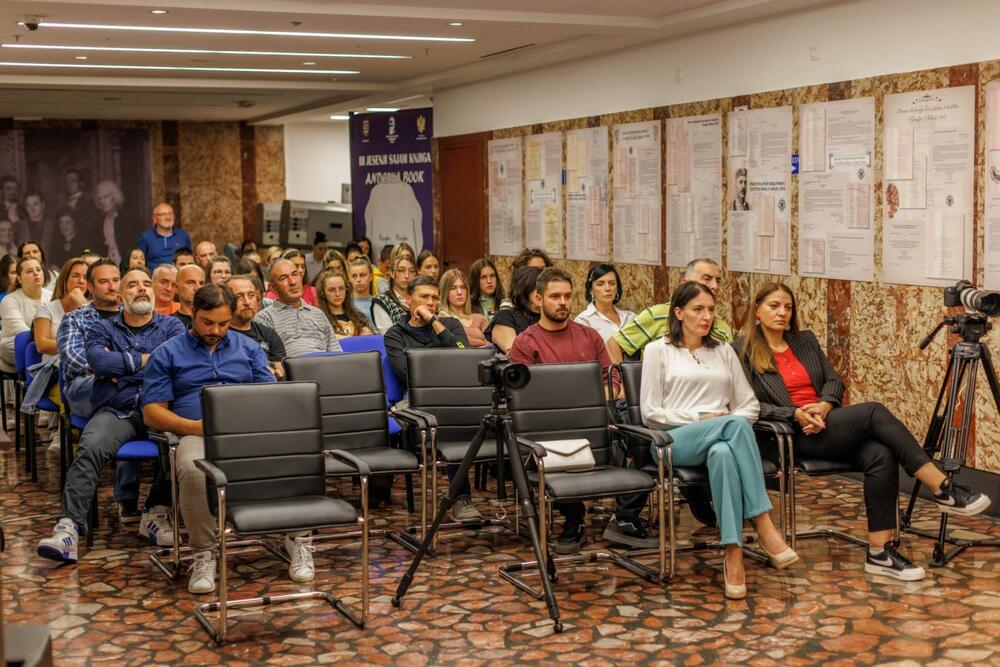 <p>Ovogodišnji slogan Sajma, koga organizuje Narodna biblioteka „Njegoš“, u saradnji sa Opštinom Nikšić i Ministarstvom kulture, je „Carpe diem carpe librum“</p>