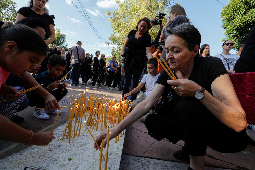 <p>U nedjelju 24. septembra u selu Banjska u zvečanskoj opštini na Kosovu u zasjedi je ubijen narednik Kosovske policije, a dva policajca su ranjena</p>