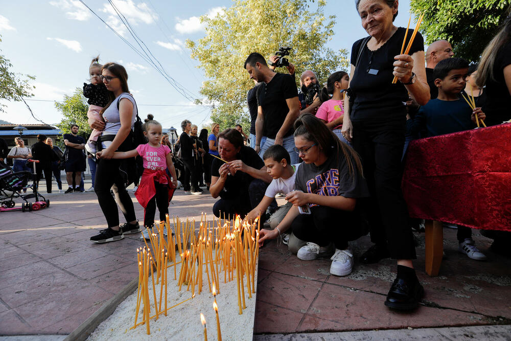 <p>U nedjelju 24. septembra u selu Banjska u zvečanskoj opštini na Kosovu u zasjedi je ubijen narednik Kosovske policije, a dva policajca su ranjena</p>
