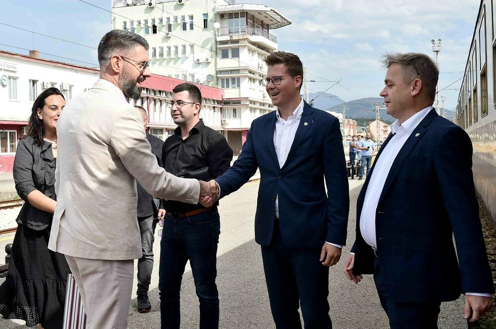 <p><strong><em>Jedna od najljepših turističkih atrakcija u Crnoj Gori i dalje privlači strane turiste</em></strong></p>