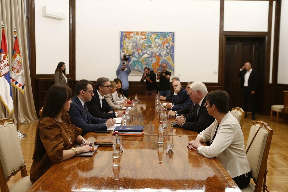 Vučić na sastanku sa ambasadorima Kvinte