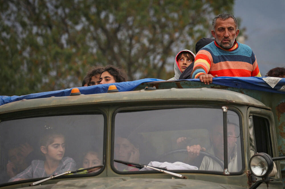 Jermeni iz Nagorno-Karabaha dolaze u jermenski grad Kornidzor, Foto: Reuters