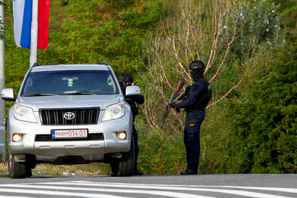 Policija Kosova na putu za Banjsku, Foto: Reuters