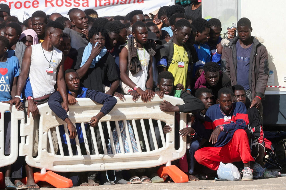 Migranti u prihvatnom centru na ostrvu Lampeduza, Foto: Reuters