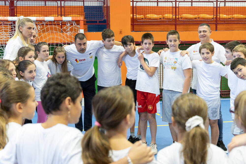 <p>Sasvim posebni časovi fizičkog vaspitanja sa kompanijom One i crnogorskim olimpijcima</p>