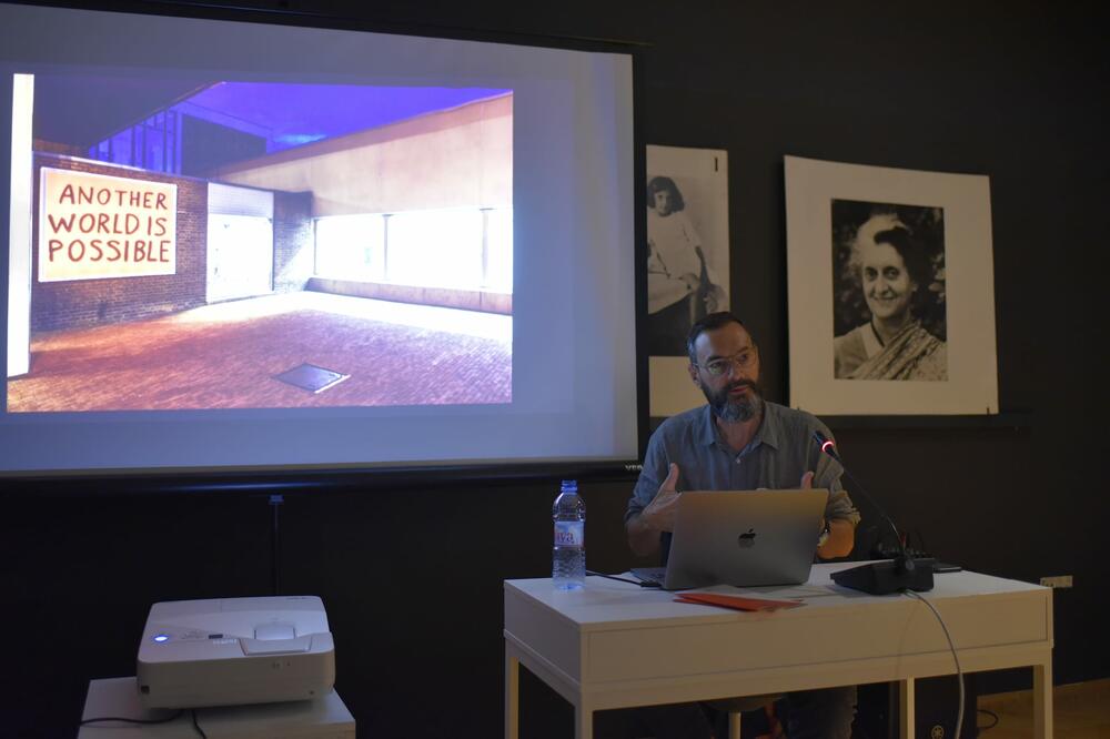 Sa predavanja: Sam Durant, Foto: Muzej savremene umjetnosti Crne Gore