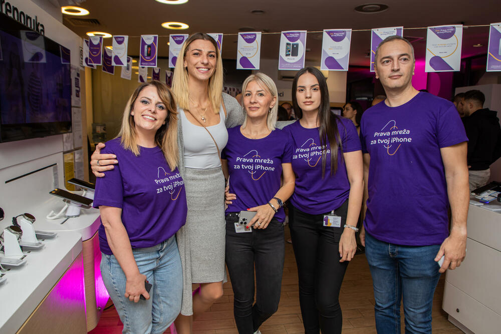 <p>Sa Marijom Vuković kao simbolom visina, iPhone 15 obećava revoluciju u svijetu pametnih telefona i pomaže svima da dosegnu nove "visine" u svojim životima.</p>