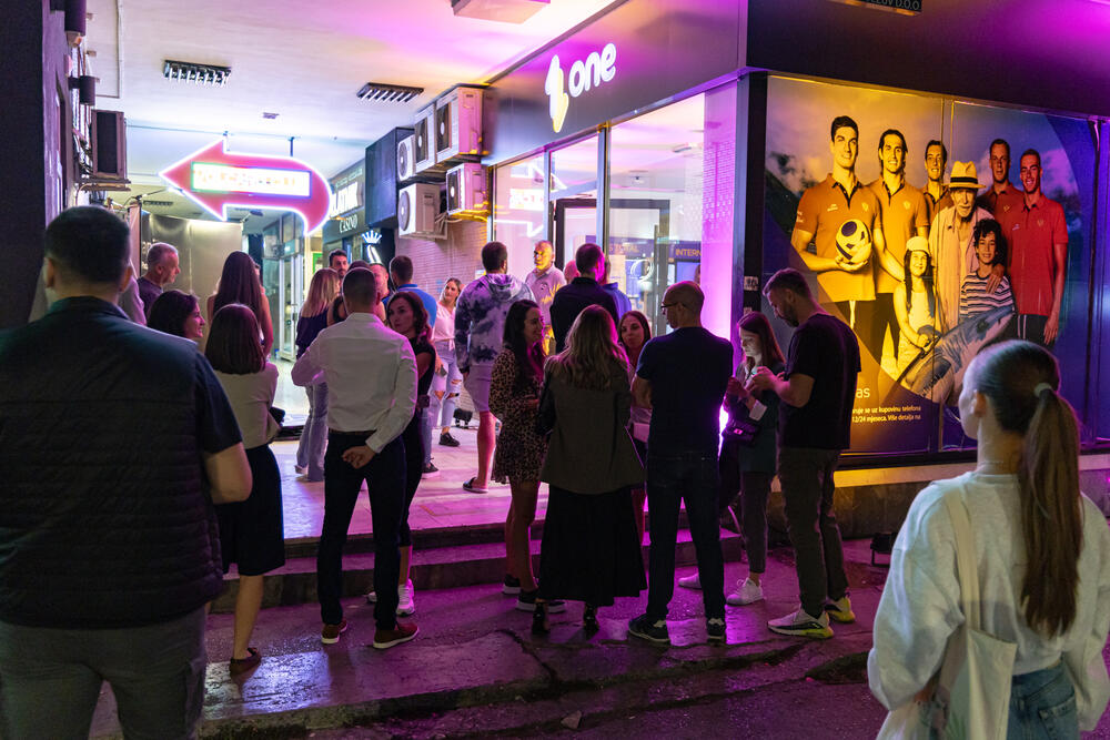 <p>Sa Marijom Vuković kao simbolom visina, iPhone 15 obećava revoluciju u svijetu pametnih telefona i pomaže svima da dosegnu nove "visine" u svojim životima.</p>