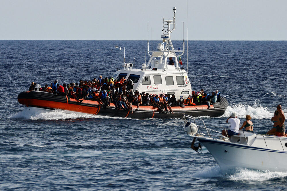 Migranti u Lampeduzi, Italija, Foto: REUTERS
