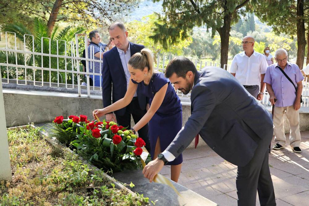 Polaganje vijenaca na spomen-bistu Blaža Jošova Orlandića u Baru, 29. septembra 2023. godine, Foto: Opština Bar