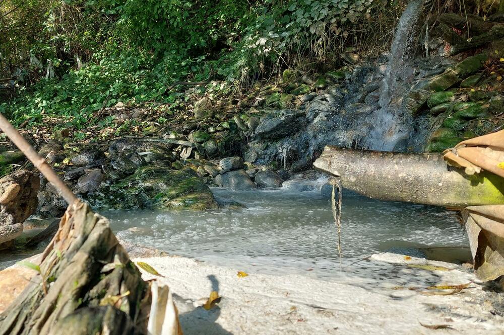 Mjesto ispuštanja nepoznate tečnosti u rijeku Lim, Foto: NVO Euromost