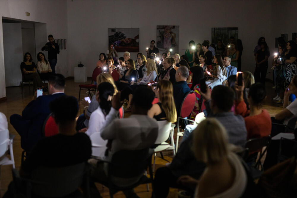 <p>Ministar je rekao da smatra da mladi, kroz iskustva poput manifestacije "Direkt Interkultura Montenegro 2023", imaju priliku da prevazilaze predrasude i stereotipe, da se bolje razumiju i postanu otvoreniji jedni prema drugima</p>