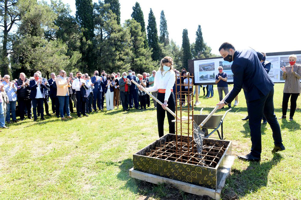 Polaganje kamena temeljca Osnovne škole “Novka Ubović” u Tološima, Podgorica, Foto: podgorica.me