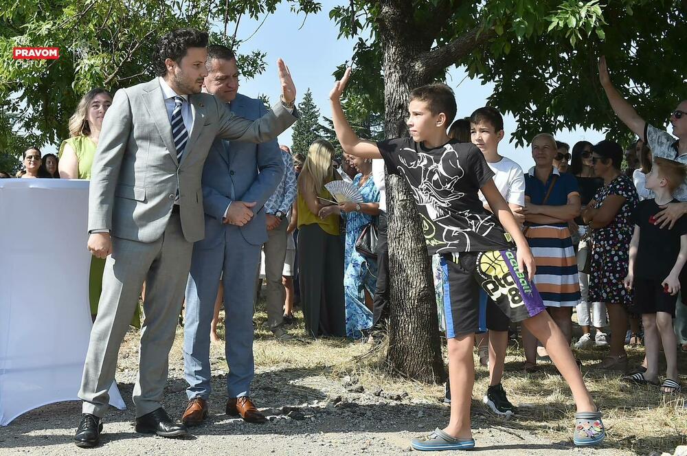 Sa svečanosti polaganja kamena temeljca Osnovne škole “Vladimir Nazor” u Maslinama