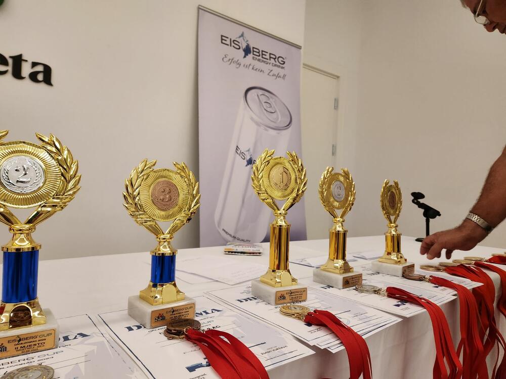 <p>Najuspješnijim takmičarima "Eisberg kupa" organizatori su uručili pehare, medalje i novčane nagrade</p>