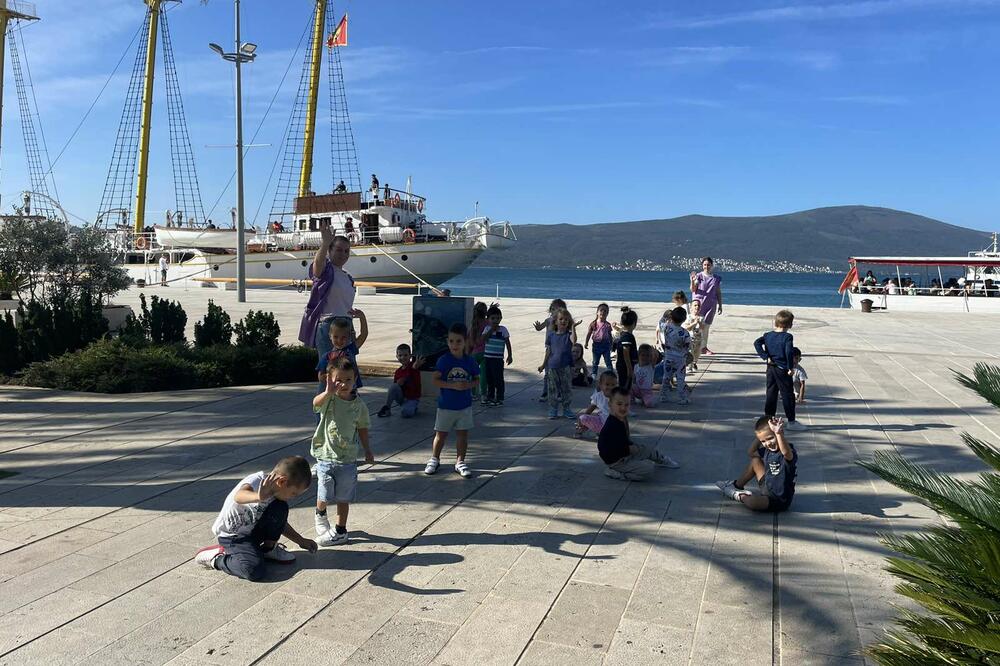 Djeca iz vrtića crtaju na gradskoj rivi Pine, Foto: Andrijana Karadžić