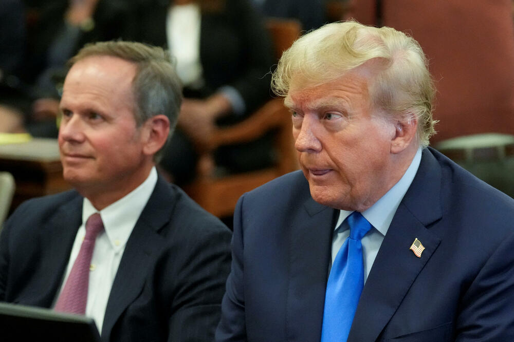 <p>Njujorška državna tužiteljka Letiša Džejms (Letitia James) optužila je Trampa i njegovu kompaniju da obmanjuje banke, osiguravajuće kuće i druge kompanije tako što redovno iznosi lažne podatke o bogatstvu u finansijskim izvještajima</p>