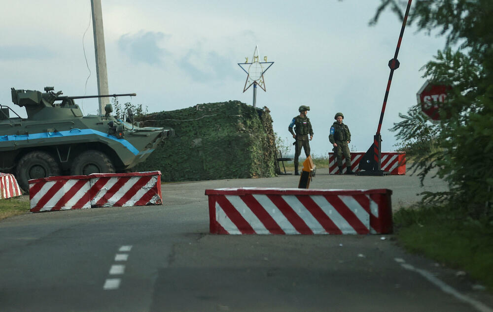 <p>Grad izgleda kao da ga je pogodila nevidljiva katastrofa, potpuno netaknut i bez tragova borbi ili bombardovanja</p>