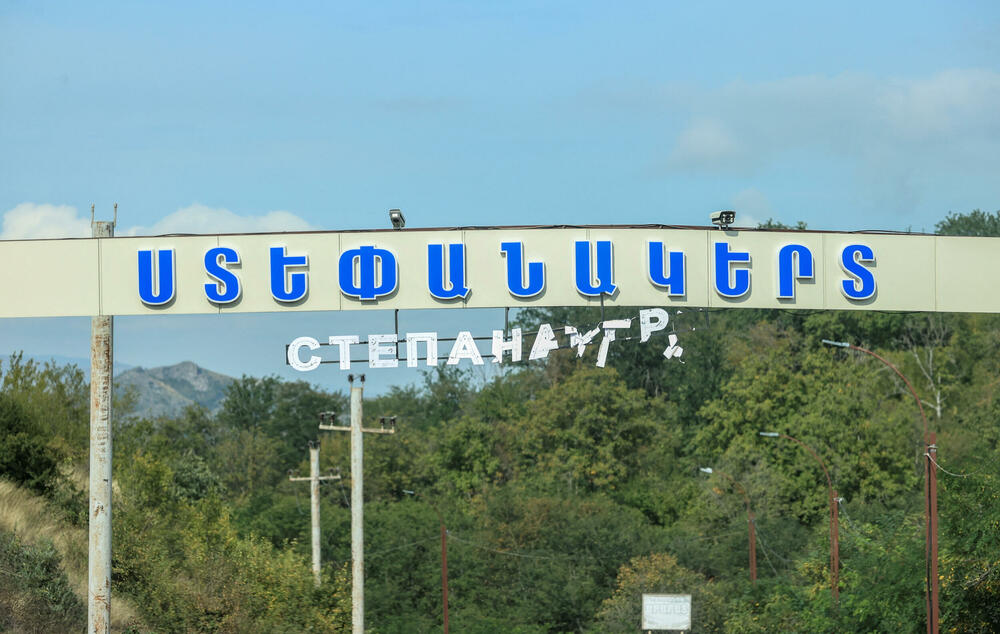 <p>Grad izgleda kao da ga je pogodila nevidljiva katastrofa, potpuno netaknut i bez tragova borbi ili bombardovanja</p>