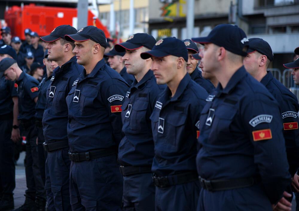 <p>Na proslavi Dana unutrašnjih poslova uručene nagrade za izuzetan doprinos službenicima tog Vladinog resora</p>