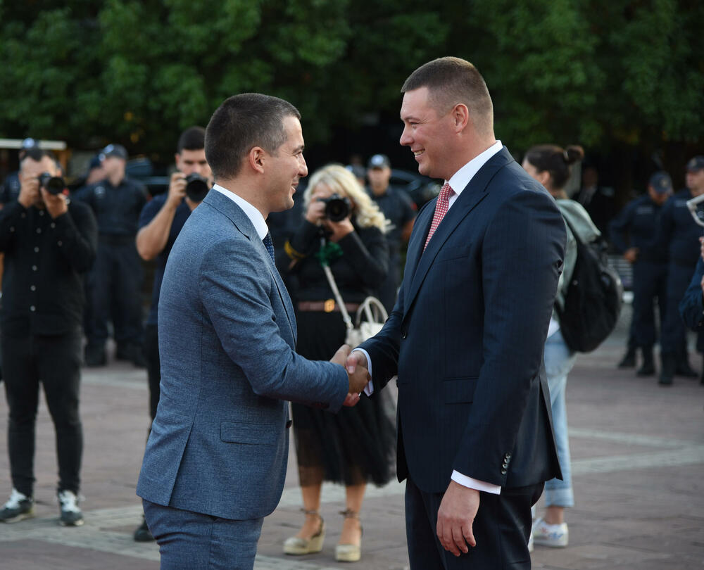 <p>Na proslavi Dana unutrašnjih poslova uručene nagrade za izuzetan doprinos službenicima tog Vladinog resora</p>
