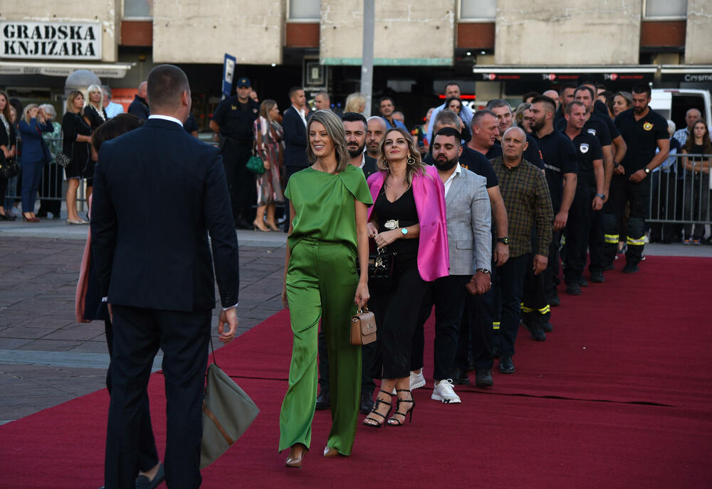 <p>Na proslavi Dana unutrašnjih poslova uručene nagrade za izuzetan doprinos službenicima tog Vladinog resora</p>