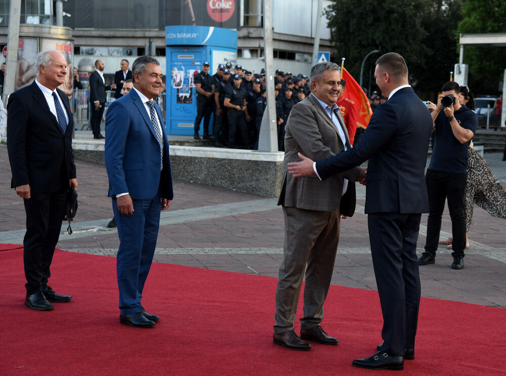 <p>Na proslavi Dana unutrašnjih poslova uručene nagrade za izuzetan doprinos službenicima tog Vladinog resora</p>