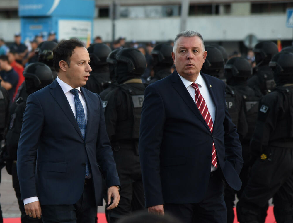 <p>Na proslavi Dana unutrašnjih poslova uručene nagrade za izuzetan doprinos službenicima tog Vladinog resora</p>