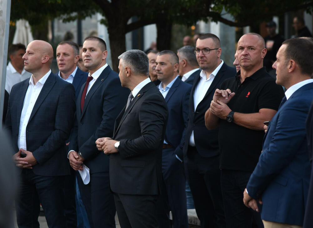 <p>Na proslavi Dana unutrašnjih poslova uručene nagrade za izuzetan doprinos službenicima tog Vladinog resora</p>