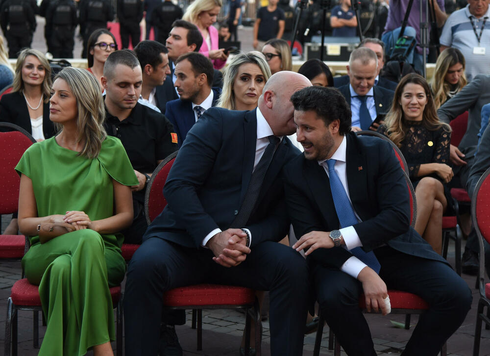 <p>Na proslavi Dana unutrašnjih poslova uručene nagrade za izuzetan doprinos službenicima tog Vladinog resora</p>