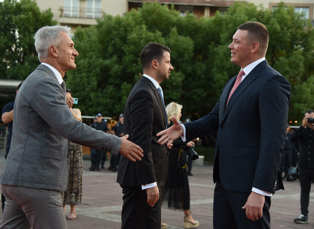 <p>Na proslavi Dana unutrašnjih poslova uručene nagrade za izuzetan doprinos službenicima tog Vladinog resora</p>