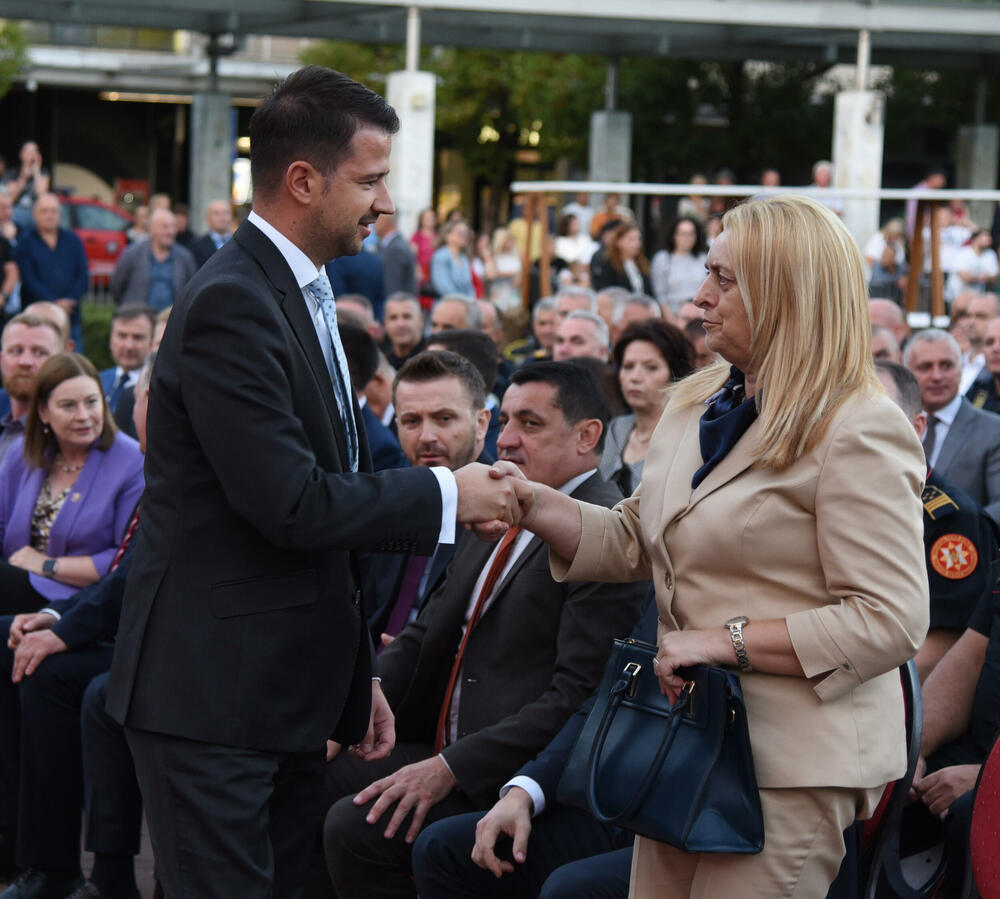 <p>Na proslavi Dana unutrašnjih poslova uručene nagrade za izuzetan doprinos službenicima tog Vladinog resora</p>