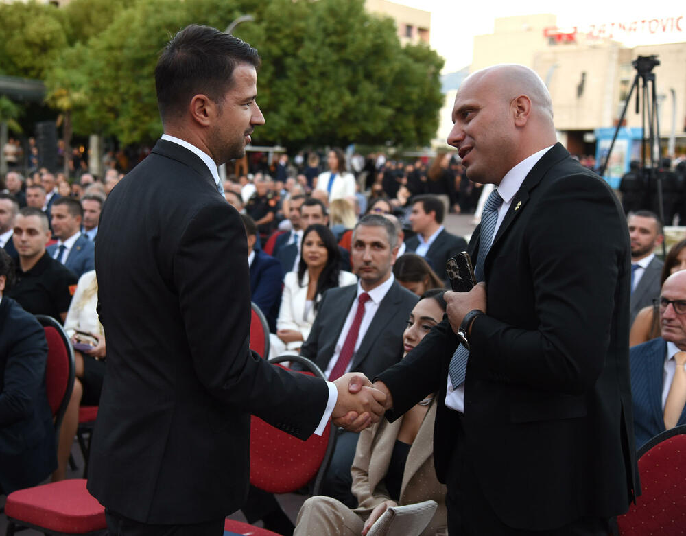 <p>Na proslavi Dana unutrašnjih poslova uručene nagrade za izuzetan doprinos službenicima tog Vladinog resora</p>