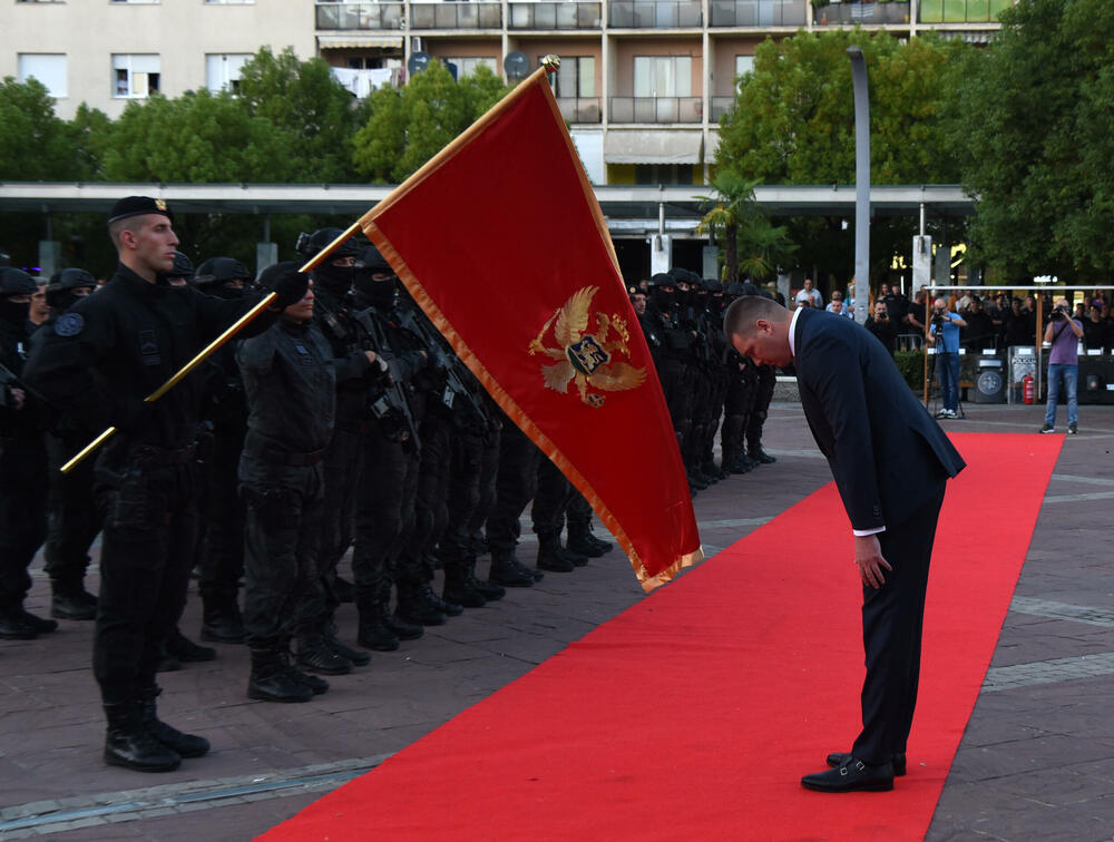 <p>Na proslavi Dana unutrašnjih poslova uručene nagrade za izuzetan doprinos službenicima tog Vladinog resora</p>