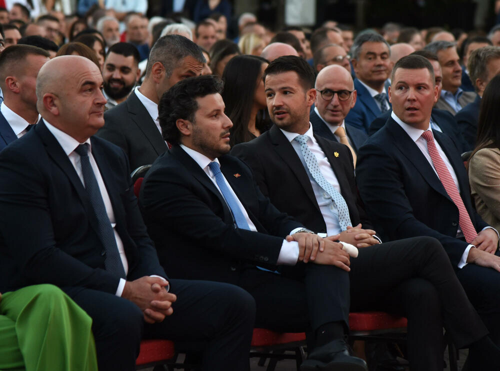 <p>Na proslavi Dana unutrašnjih poslova uručene nagrade za izuzetan doprinos službenicima tog Vladinog resora</p>