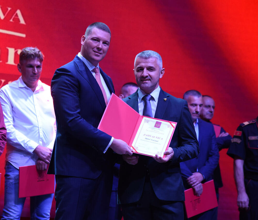 <p>Na proslavi Dana unutrašnjih poslova uručene nagrade za izuzetan doprinos službenicima tog Vladinog resora</p>