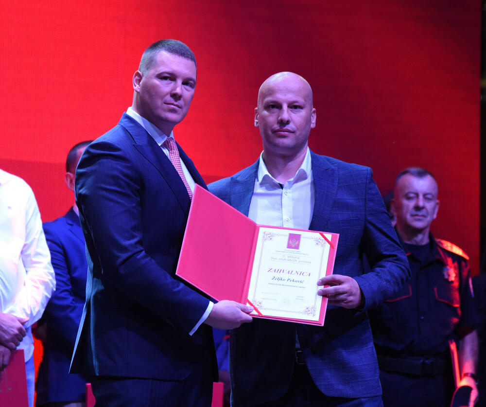 <p>Na proslavi Dana unutrašnjih poslova uručene nagrade za izuzetan doprinos službenicima tog Vladinog resora</p>