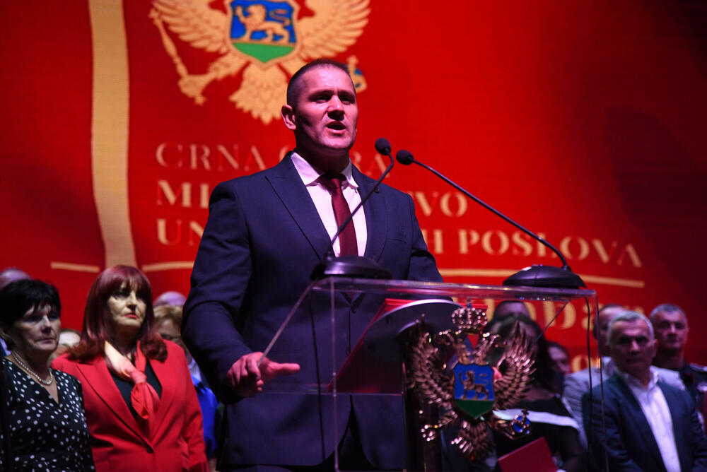 <p>Na proslavi Dana unutrašnjih poslova uručene nagrade za izuzetan doprinos službenicima tog Vladinog resora</p>