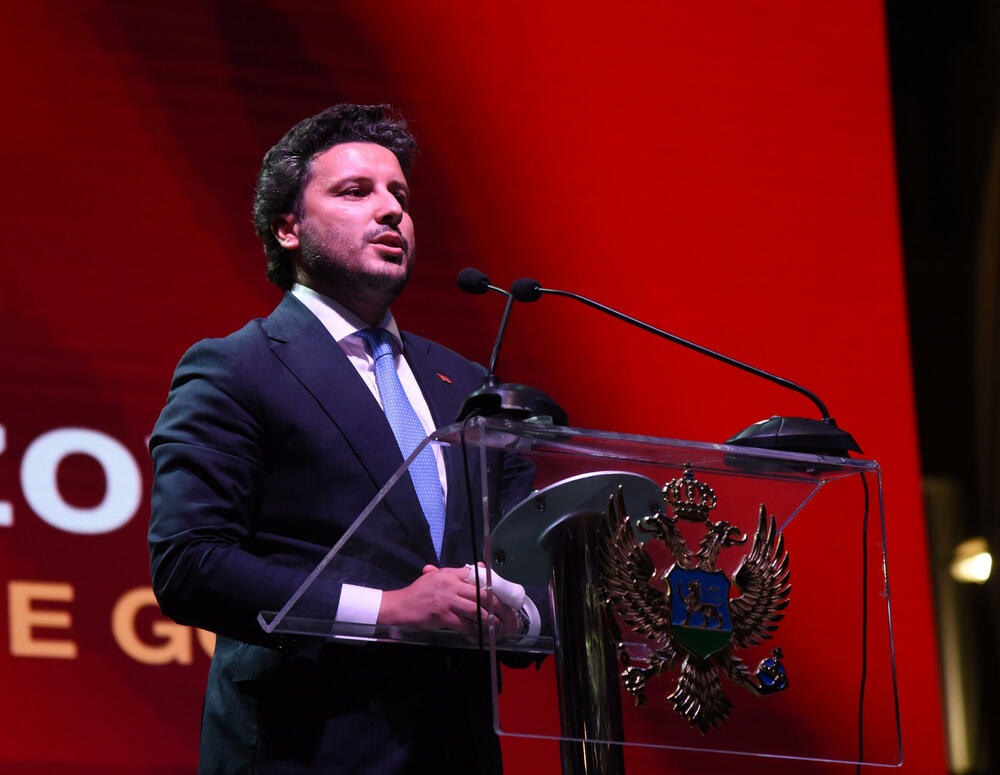 <p>Na proslavi Dana unutrašnjih poslova uručene nagrade za izuzetan doprinos službenicima tog Vladinog resora</p>