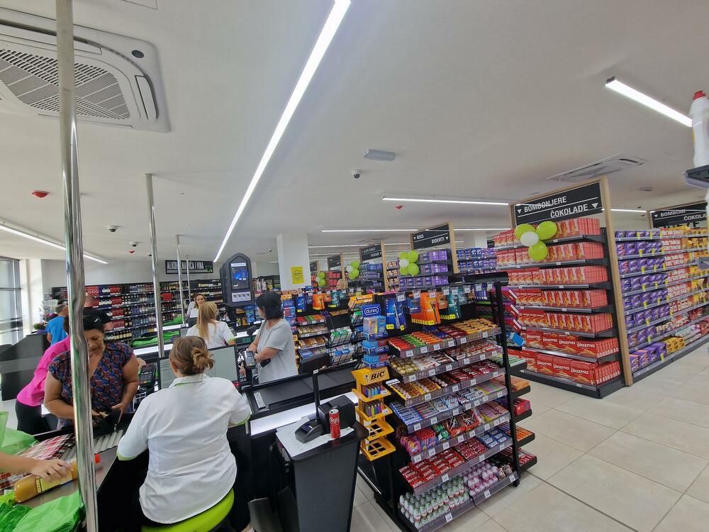 <p>Mještani Zete dobili su novo mjesto najpovoljnije i najbolje kupovine!</p>  <p>Nikada niže cijene - nikada bolja ponuda - nikad veći asortiman.</p>