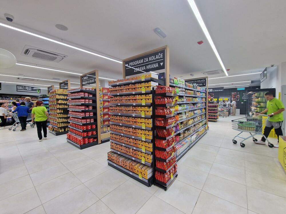 <p>Mještani Zete dobili su novo mjesto najpovoljnije i najbolje kupovine!</p>  <p>Nikada niže cijene - nikada bolja ponuda - nikad veći asortiman.</p>