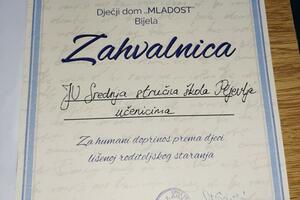 Učenici Srednje stručne škole u Pljevljima uručili donaciju domu u...