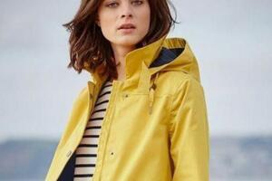 Balon mantil je klasik, ali ove jeseni hit je ovaj komad odjeće