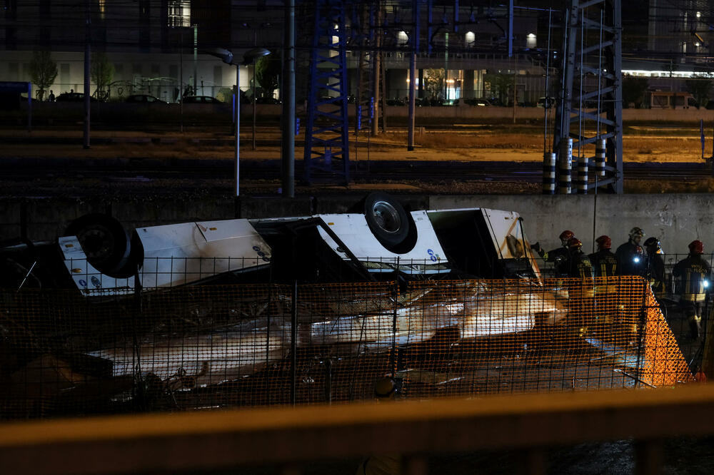 Sa mjesta nesreće, Foto: Reuters