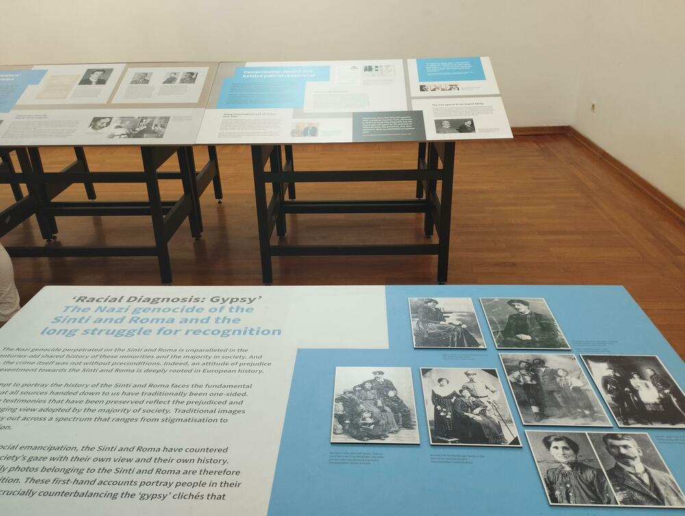 <p>Izložba o Holokaustu Roma "Rasna dijagnoza: Ciganin - genocid nad Sintima i Romima i duga borba za priznanje" otvorena je do 27. oktobra u Podgorici, u Paviljonu ULUCG</p>