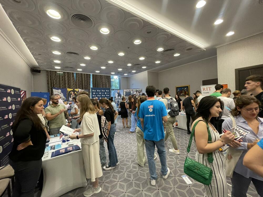 <p>Na sajmu su prisutni mogli dobiti informacije od raznih Univerziteta, uključujući Troy University, Virginia Tech, University of Central Missouri, Ball State university, Valencia college, Green River College...</p>