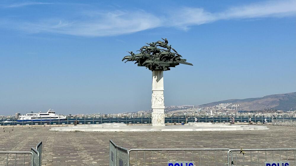 The 'Tree of the Republic' monument
