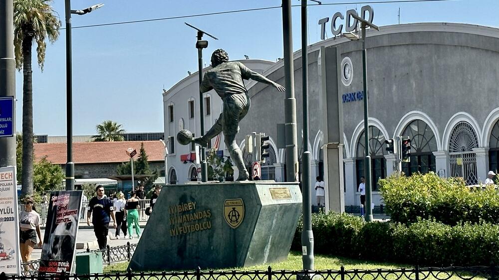 Monument to football player Saito Altinordu