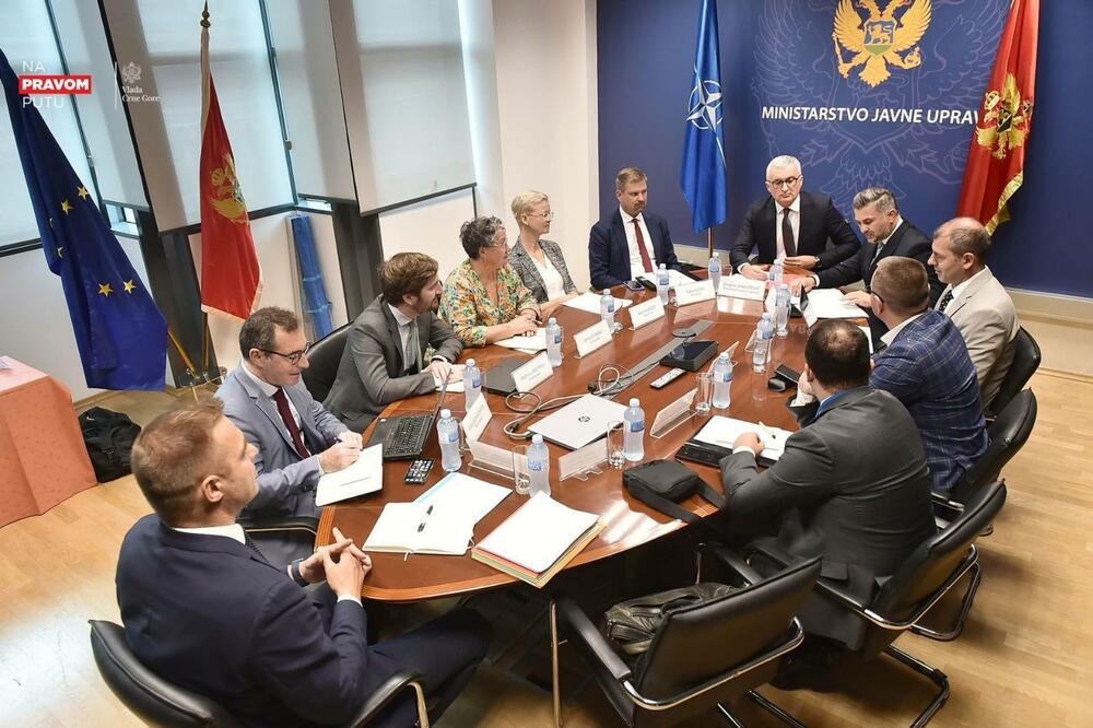 Sa sastanka, Foto: MVP