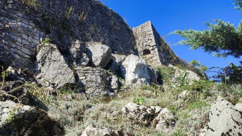 <p>Direktor NVO "Pro futuro" uvjeren je da vrijeme radi za tvrđavu i da dolaze bolji dani, kao i da posao čišćenja ne smije biti sizifovski jer Bedem to ne zaslužuje</p>